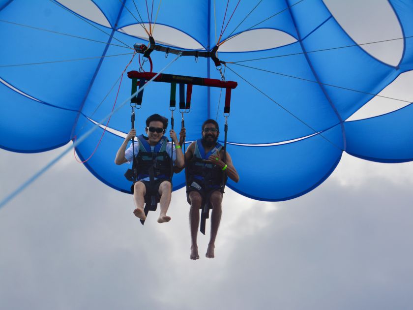 Parasailing in Waikiki