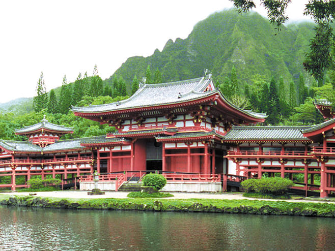 Feel the serenity at the Byodo-in Temple