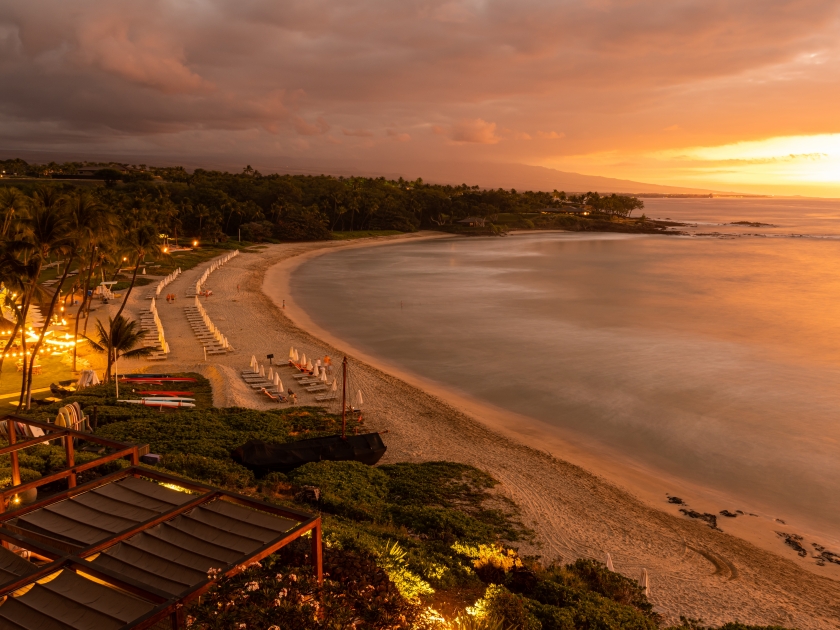 Sunset on Kauna'oa (Mauna Kea) Beach, Hawaii Island, Hawaii, USA