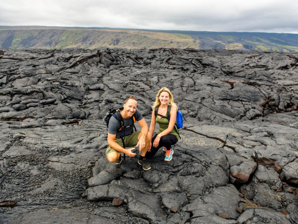 The,Couple,Tourist,Visiting,The,Lava,Field,At,Hawaii