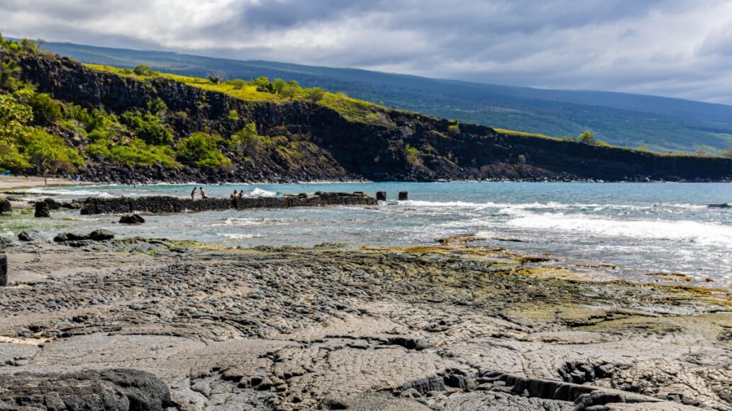 Volcanic Shoreline of Kauhako Bay at Ho'okena Beach Park, Captain Cook, Hawaii Island, Hawaii, USA