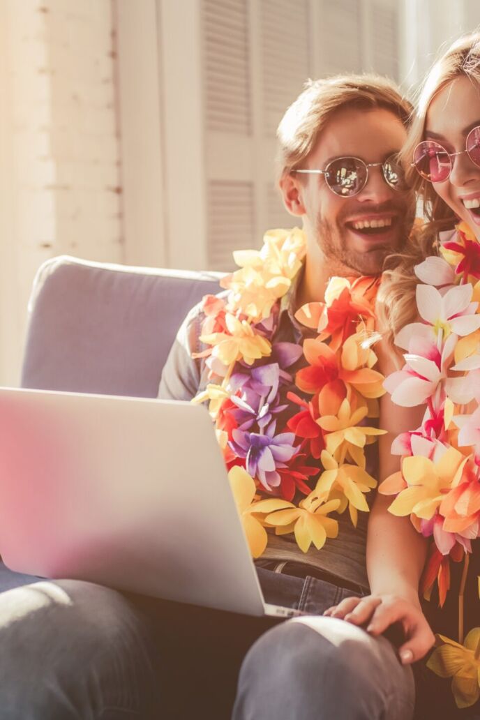 Young,Romantic,Couple,Wearing,Hawaii,Accessories,And,Sunglasses,Is,Preparing