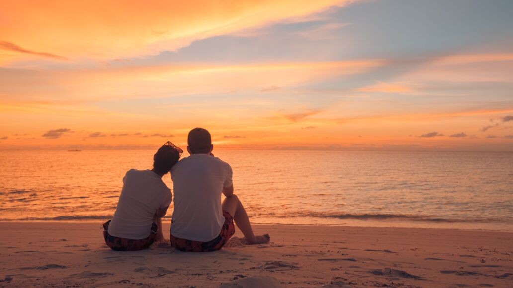 Couple,In,Love,Watching,Sunset,Together,On,Beach,Travel,Summer