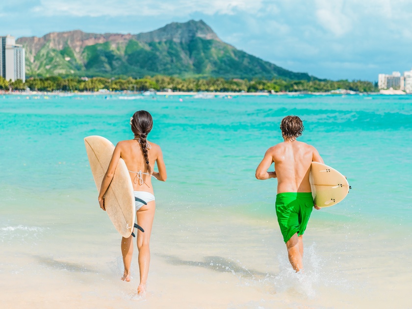 Hawaii,Honolulu,Couple,Surfers,Going,Surfing,On,Waikiki,Beach,With