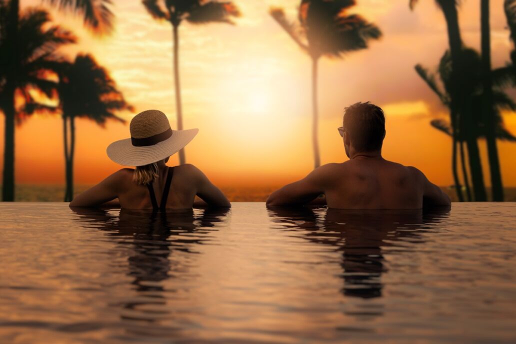 Couple,Enjoying,Sunset,From,Infinity,Pool,At,Tropical,Bali,Island