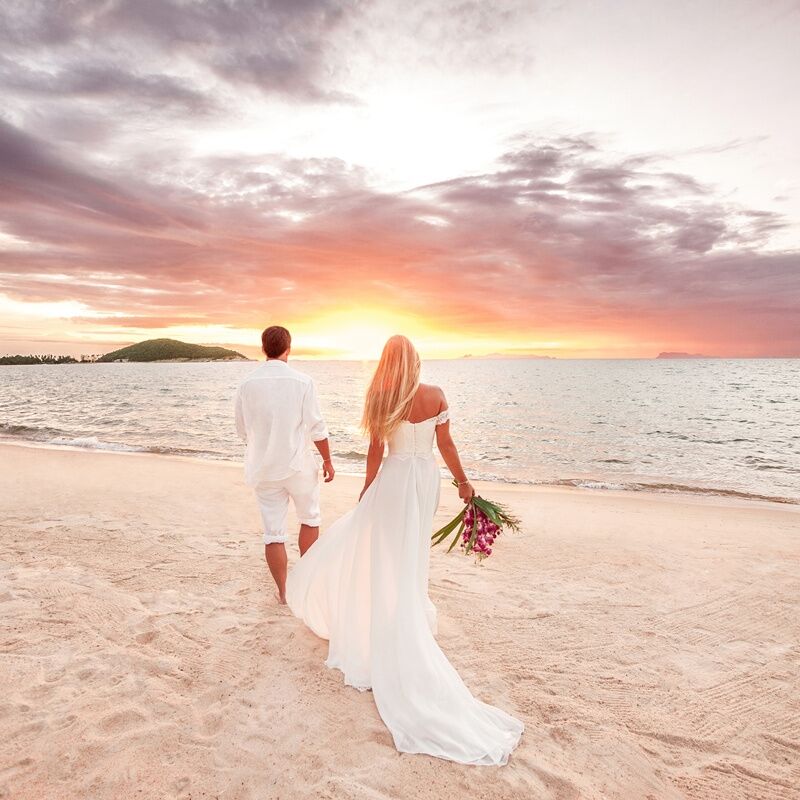 Beautiful,Couple,At,Sunset,Near,The,Ocean.honeymoon,Romantic,Couple,In