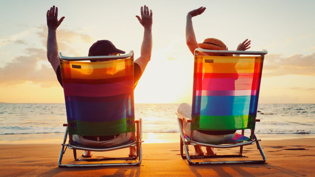 Happy,Romantic,Couple,Enjoying,Beautiful,Sunset,At,The,Beach