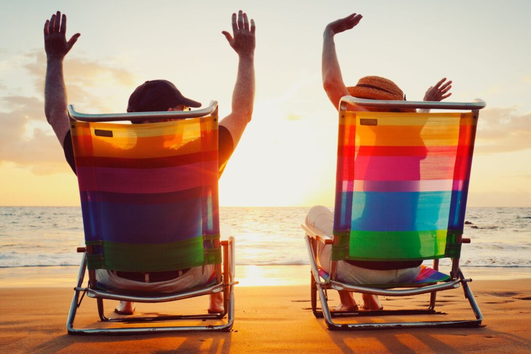 Happy,Romantic,Couple,Enjoying,Beautiful,Sunset,At,The,Beach