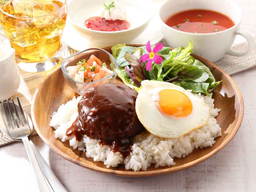 Hawaiian food Loco Moco plate