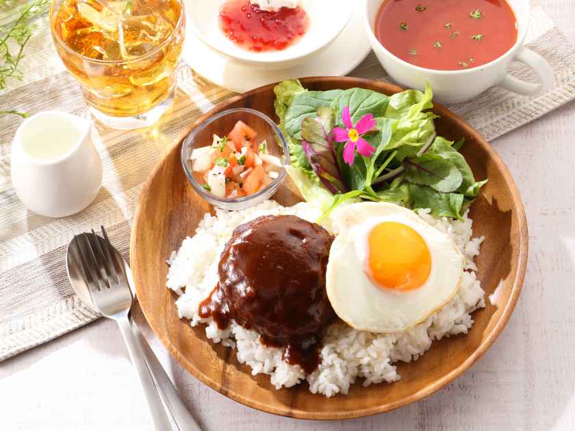 Hawaiian food Loco Moco plate