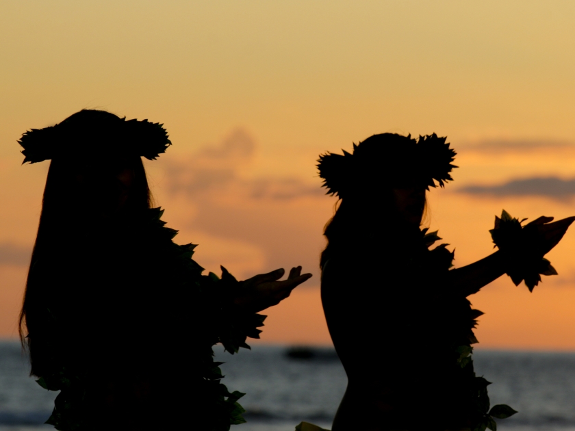 Hawaiian dancers