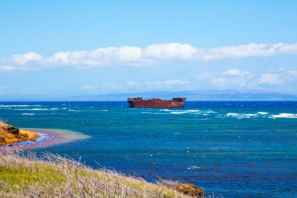 Lanai,,Hawaii.,Shipwreck,Beach.,Liberty,Ship,Or,Yogn,42,Concrete