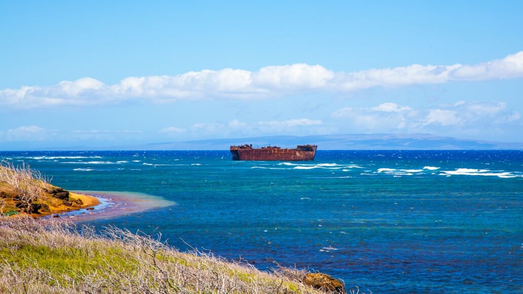 Lanai,,Hawaii.,Shipwreck,Beach.,Liberty,Ship,Or,Yogn,42,Concrete