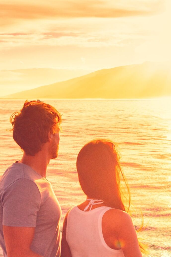 Hawaii,Holiday,Cruise,Ship,Tourists,Couple,Watching,Sunset,On,Honeymoon