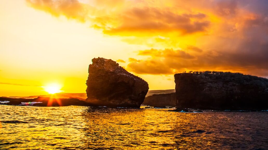 Sunset.,Lanai,,Hawaii.,Sweetheart,Rock.,Puu,Pehe.,Two,Rocks.