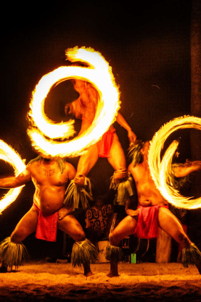 Hawaii Luau Fire Knife Dancer