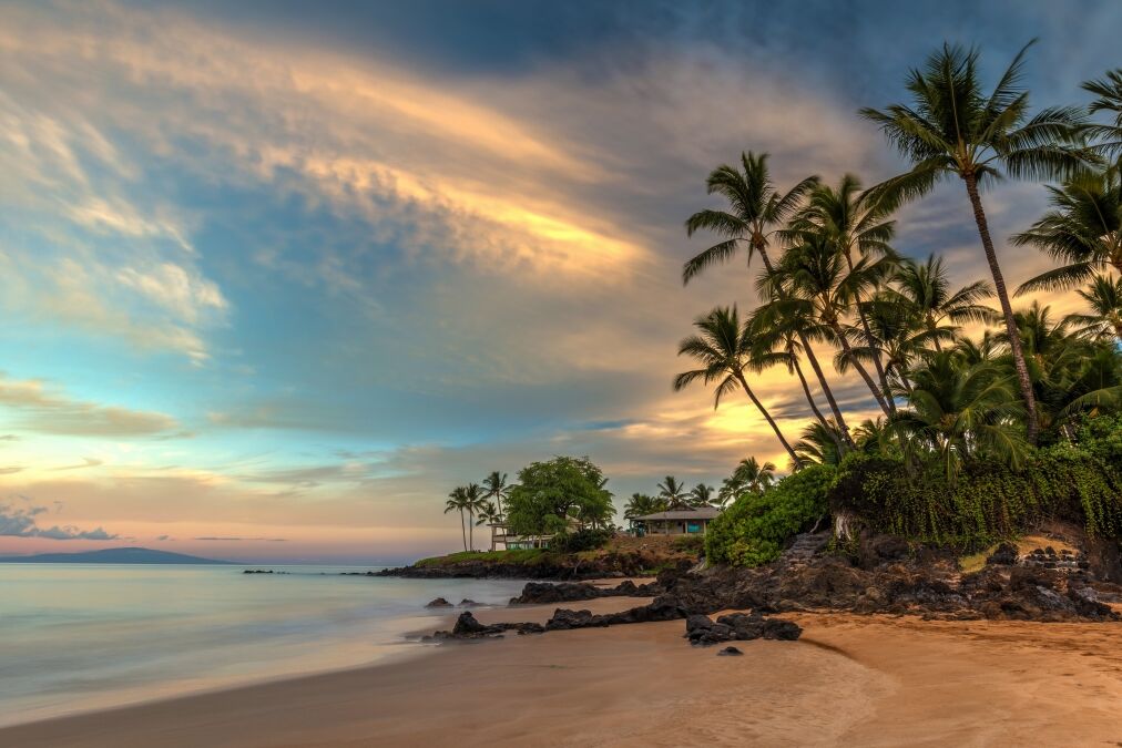 Po'olenalena beach Sunrise. long exposure of this beautiful and idyllic beach at dawn. Located on the south shore of Maui, Hawaii