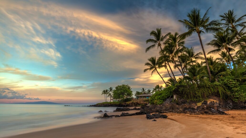 Po'olenalena beach Sunrise. long exposure of this beautiful and idyllic beach at dawn. Located on the south shore of Maui, Hawaii