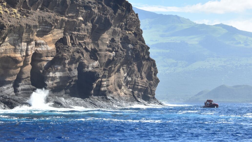 A beautiful shot of the Molokini crater washed by the Pacific ocean waves on a sunny day in Hawaii