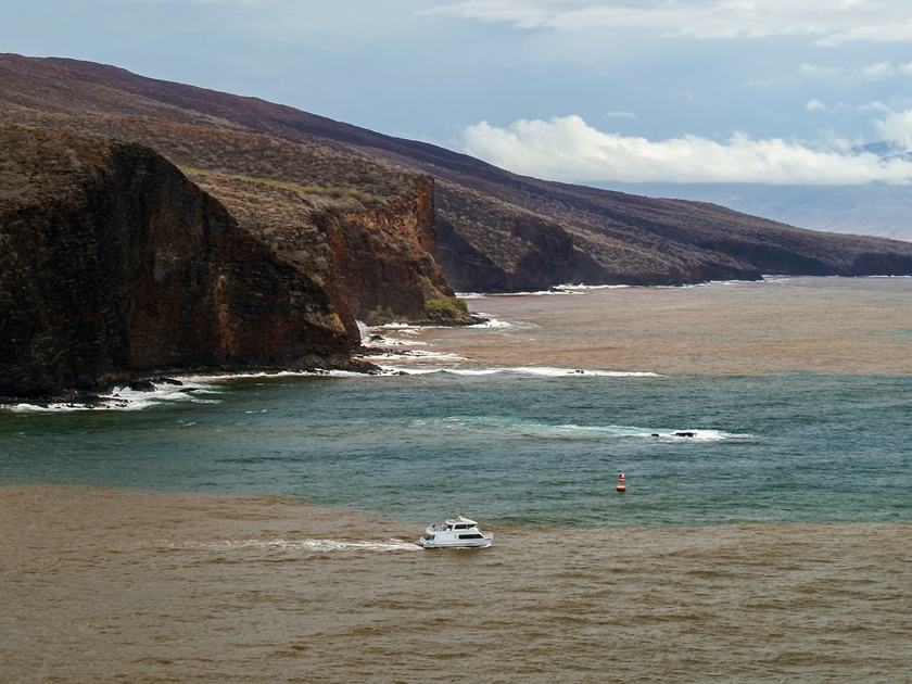 Expeditions,Ferry,Departing,Manele,Small,Boat,Harbor