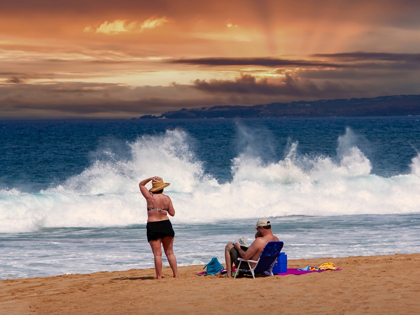 Molokai,,Hawaii,-,2-8-2007:,Middle,Age,Man,And,Woman,Relaxing