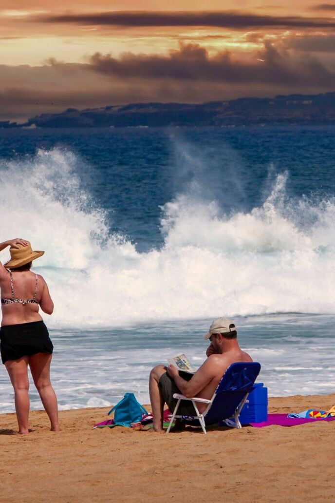 Molokai,,Hawaii,-,2-8-2007:,Middle,Age,Man,And,Woman,Relaxing