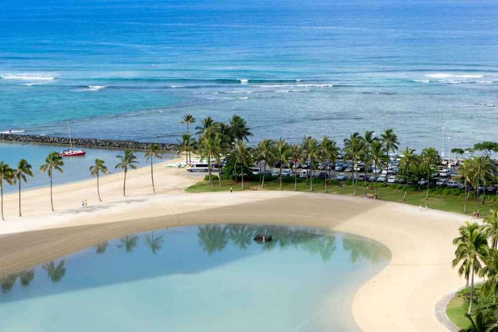 Duke Kahanamoku beach and lagoon - Honolulu, Hawaii