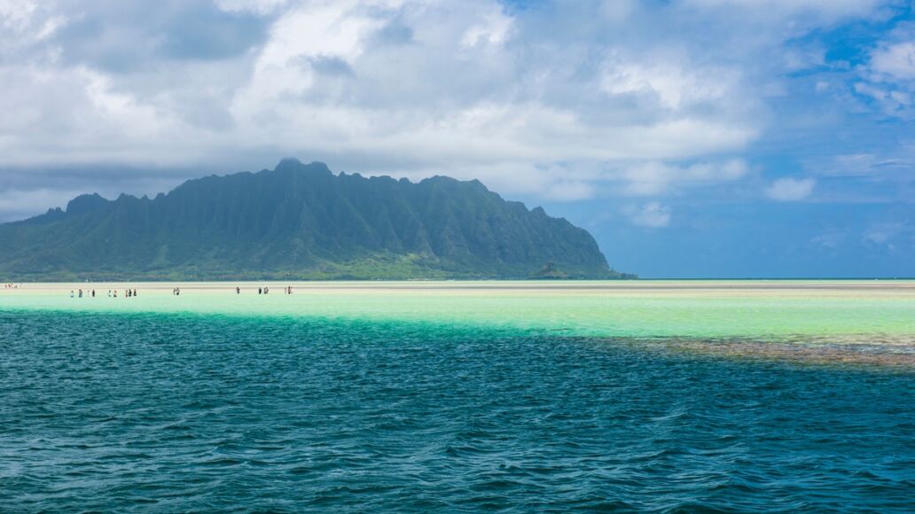 View,Of,The,Clear,Turquoise,Waters,Of,Kaneohe,Bay,As