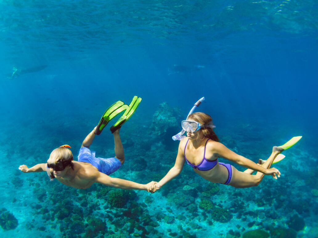 Happy,Family,Vacation.,Young,Couple,In,Snorkeling,Mask,Hold,Hand,