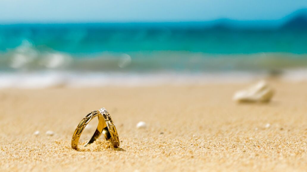 Honeymoon,On,Tropical,Island,,Two,Wedding,Rings,On,The,Beach,
