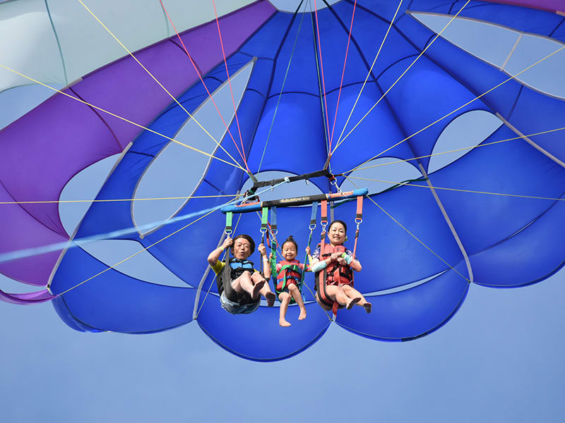 Hawaiian Parasailing Tour on Waikiki Beach