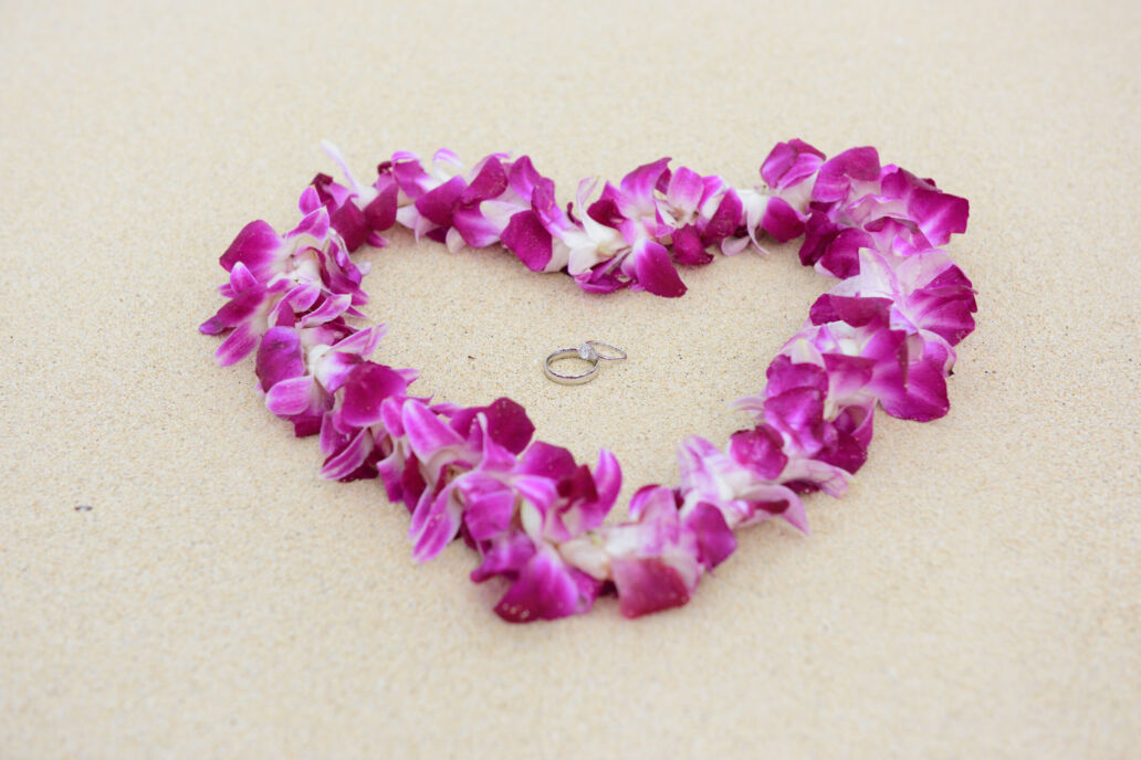 Wedding,Rings,Beach,Love,Concept.,Closeup,Of,Two,Bands,In