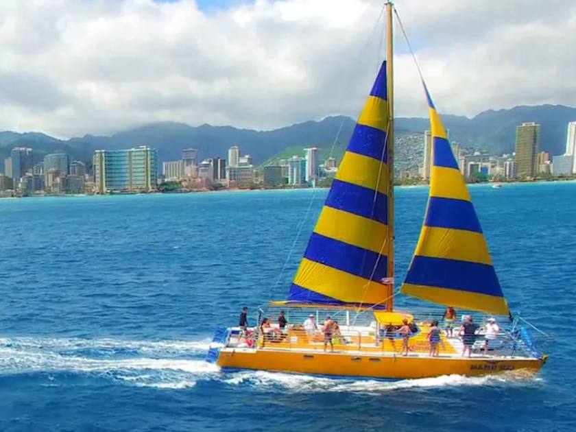 Waikiki New Year's Eve Fireworks Sail & Booze Cruise with Free Drinks - Manu Kai