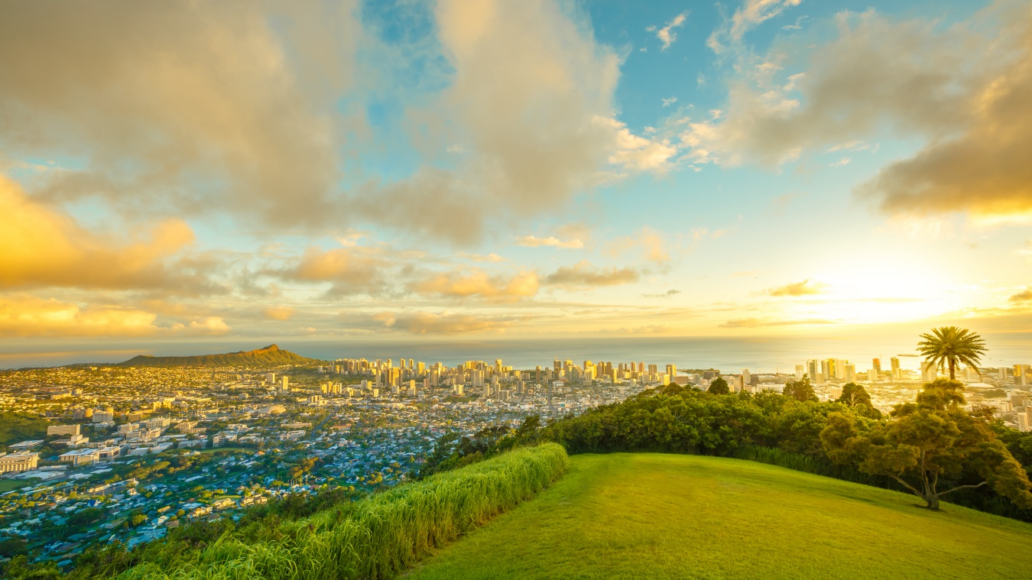 Oahu - Sunset at Tantalus Lookout