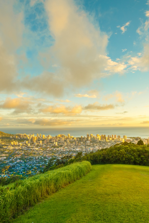 Oahu - Sunset at Tantalus Lookout
