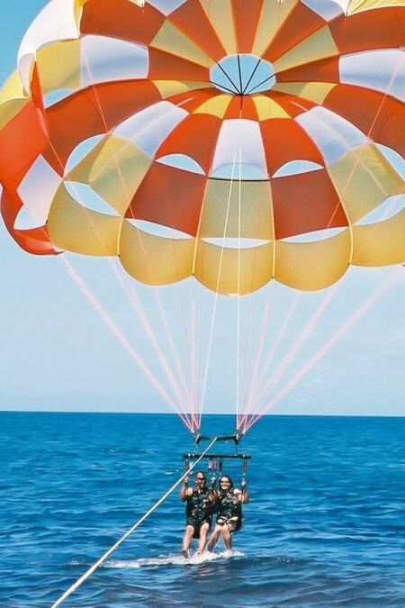 Parasailing in Waikiki