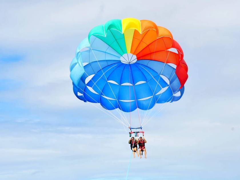 Parasailing in Waikiki