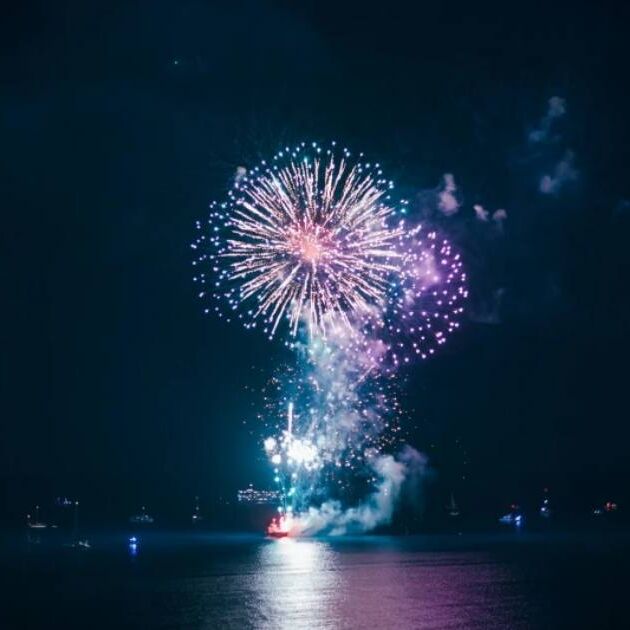 Waikiki Friday Fireworks Cruise - Mana Kai Catamaran