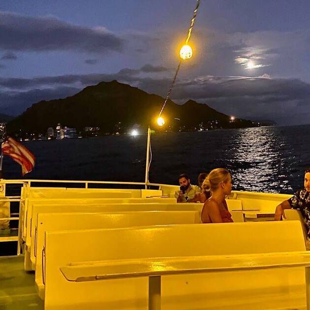 Late-Night Waikiki Moonlight Dinner Cruise