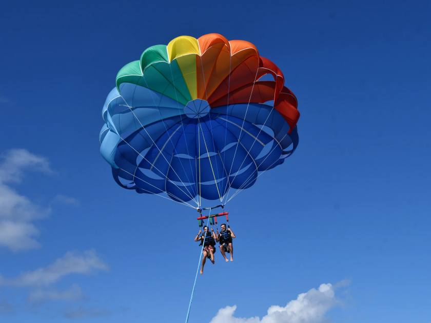 Hawaiian Parasailing