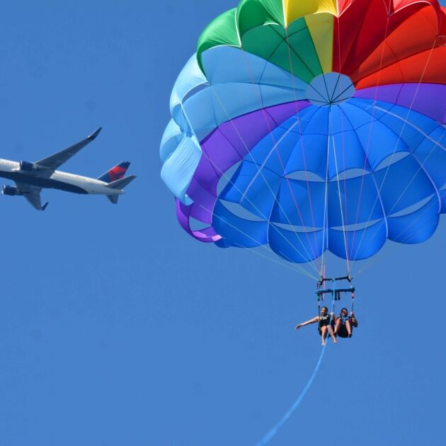 Hawaiian Parasailing Tour