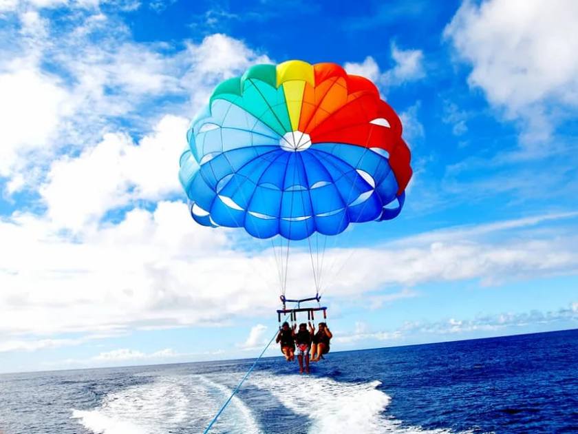 Hawaiian Parasail