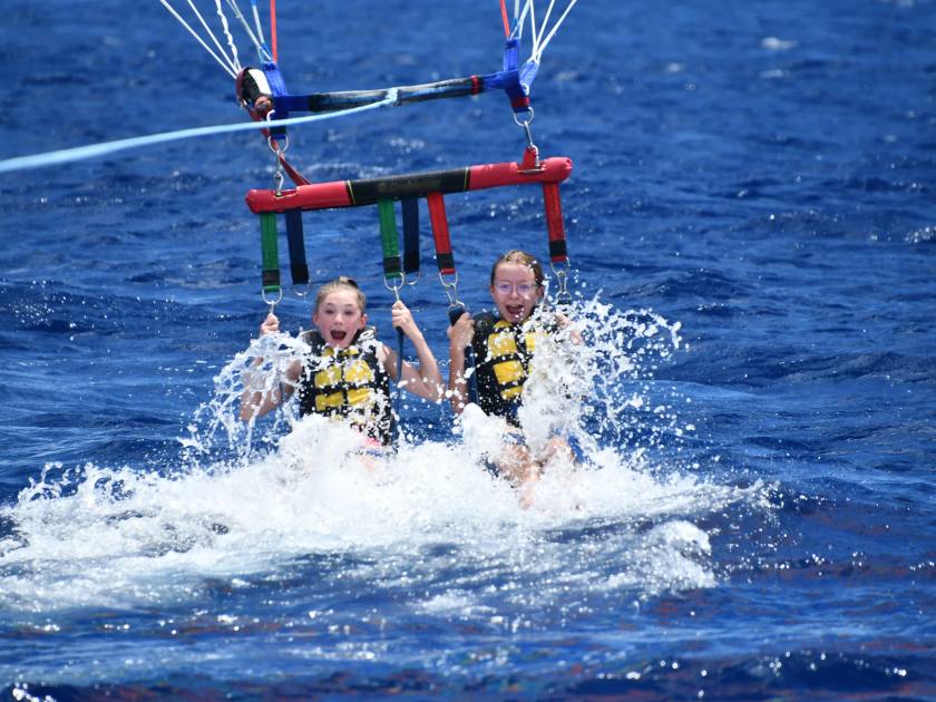 Waikiki Parasailing - Photos from VELTRA