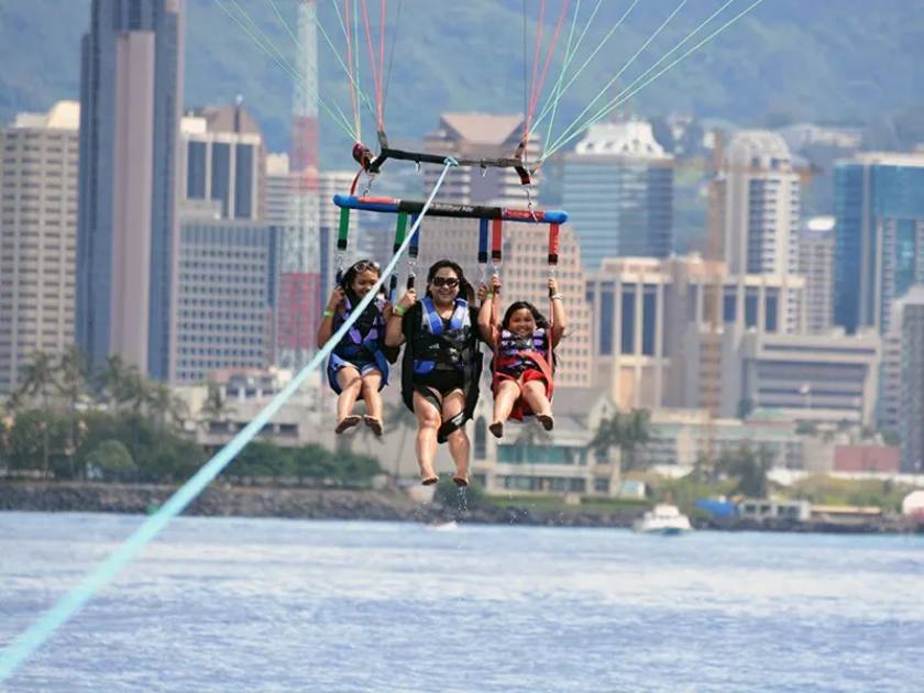 Waikiki Parasailing - Photos from VELTRA 4