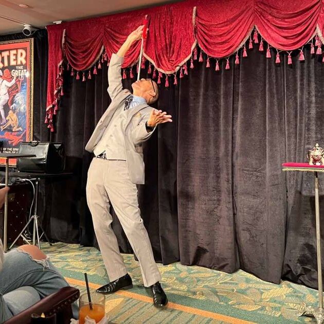 Waikiki World-Famous Magic & Comedy Night Show