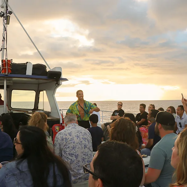 uau Sunset Dinner Cruise with Open Bar & Polynesian Show