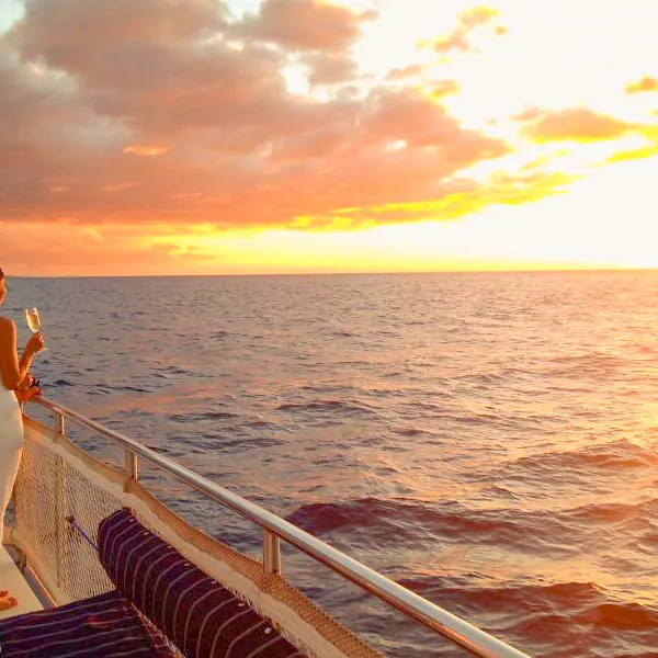 Maui Romantic Sunset Dinner Sail Cruise with Open Bar