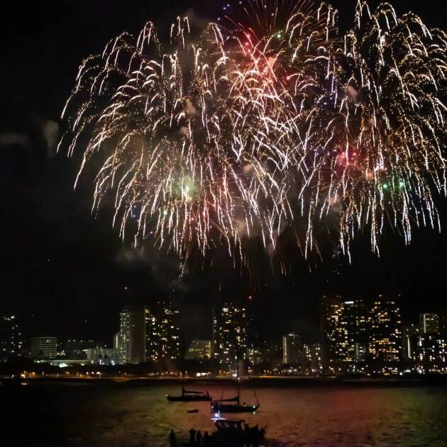 Honolulu Fireworks Boat Cruise - Three Tiki Sailing