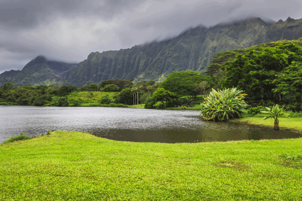 View of lake and mountains in Hoomaluhia botanical garden, Oahu island, Hawaii