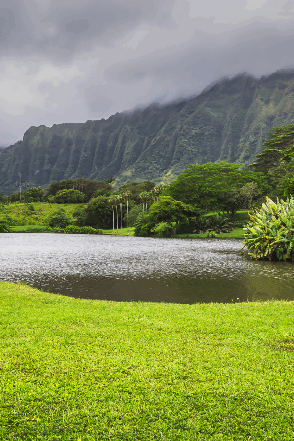 View of lake and mountains in Hoomaluhia botanical garden, Oahu island, Hawaii